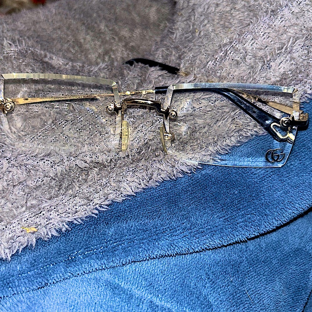 Gucci glasses worn a few times don’t wear anymore just not something i reach for